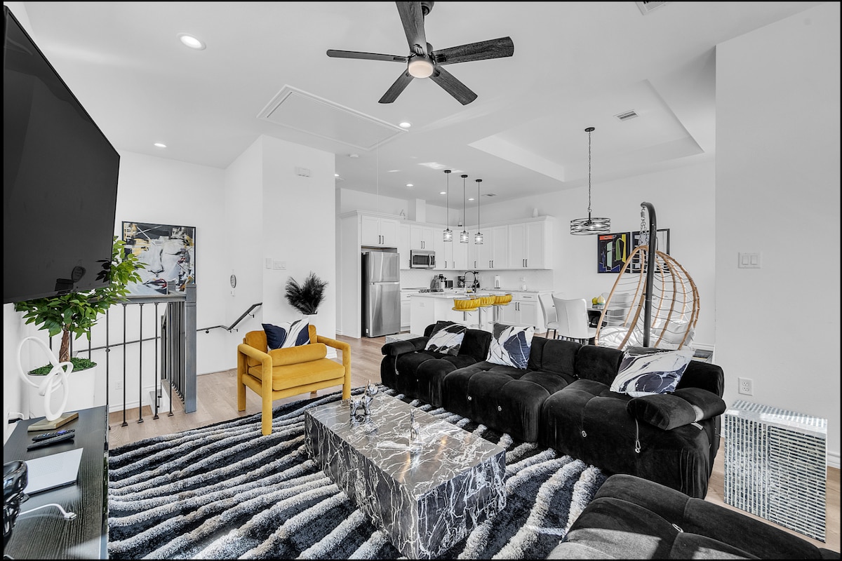 Top performing Airbnb: The Beehive - 3BR Getaway Home Near DT H-Town in Greater Fifth Ward