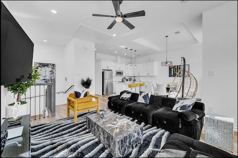 Top performing Airbnb: The Beehive - 3BR Getaway Home Near DT H-Town in Greater Fifth Ward