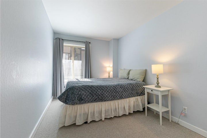 Спалня за гости 1: удобна и привлекателна с двойно легло.