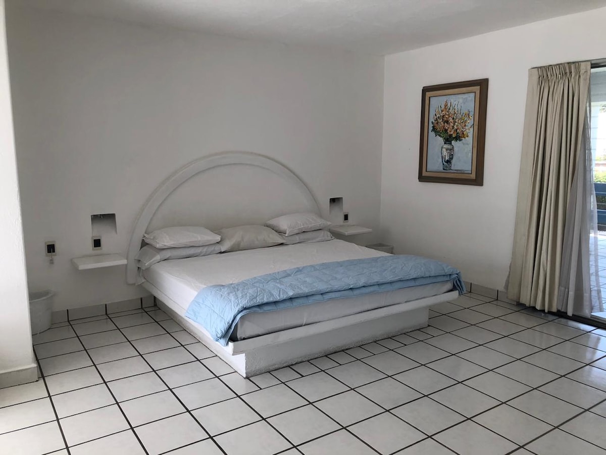 Popular Airbnb listing: House with a beautiful garden in Constitución