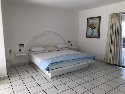 Popular Airbnb listing: House with a beautiful garden in Constitución