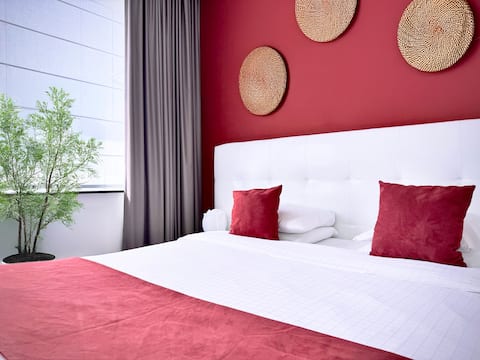 Huge 1BR flat by Louise – More Room Than You Need