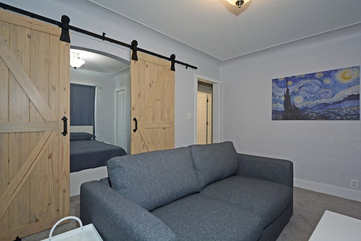 New Remodel, Close To Downtown And Resturants - Saint Paul, MN
