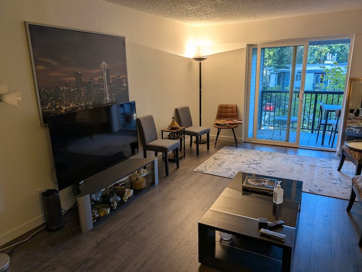 Nice Cozy 2b Bellevue Apartment - Bellevue, WA