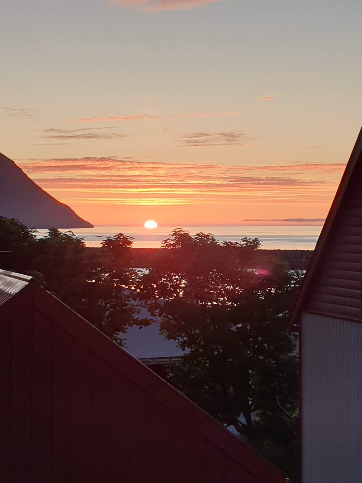 Room view Summer/ Sunset at visitHOMES – Sea-view double room in Leirvík