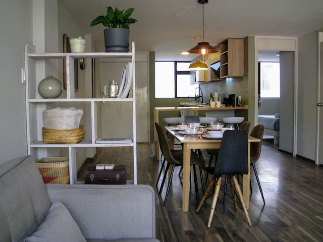 Spacious, 3bed, quiet apartment, recent remodel