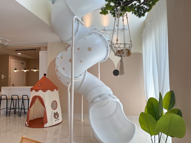 Airbnb & Homestay Management
 managed Airbnb listing 1