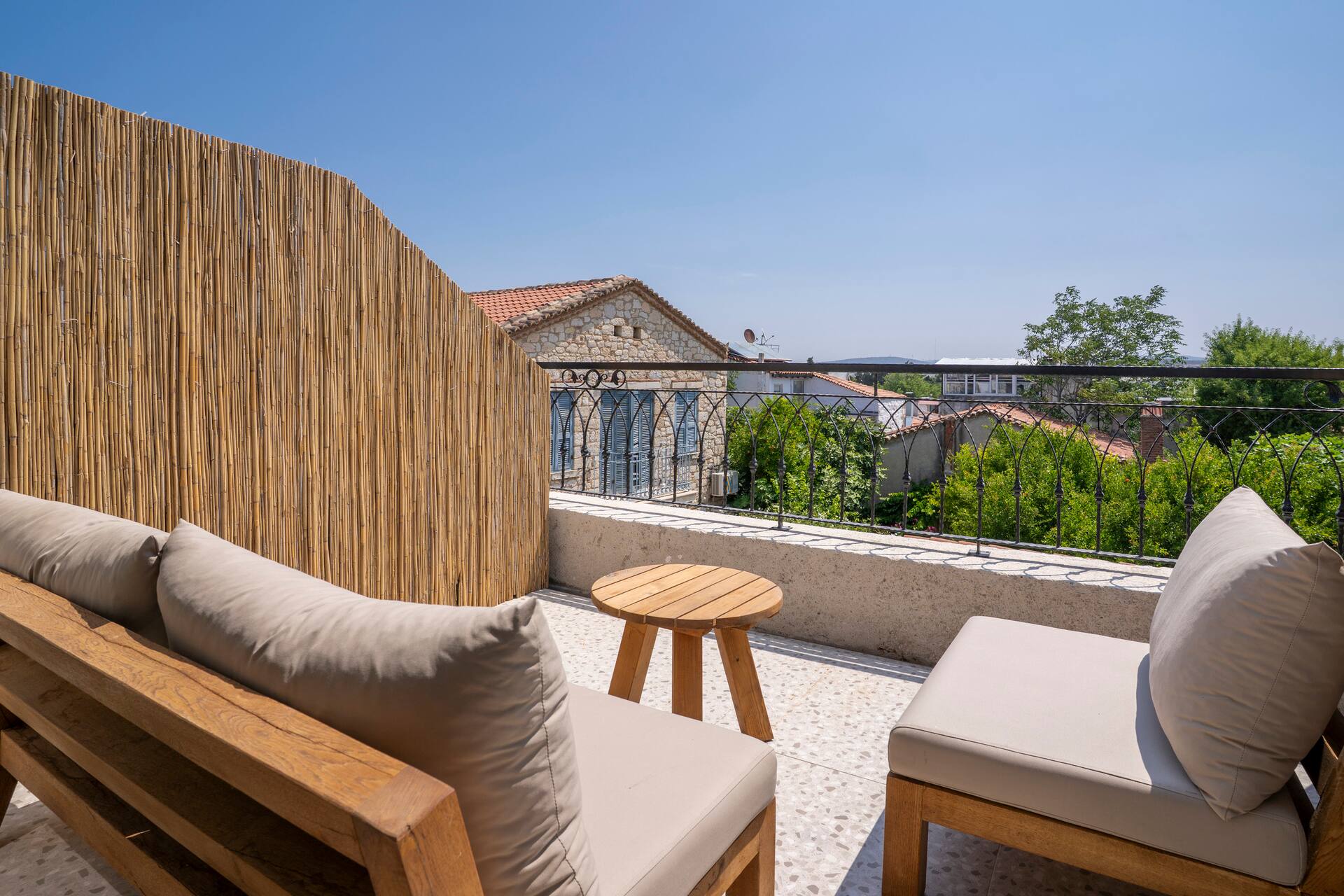 Alachati Stone House 2 - Naro Suites
