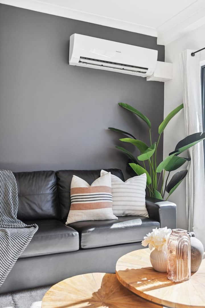 Location | Style | 65" Tv | Pool - South Perth