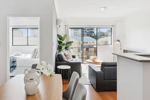 3BR | Pool & Gym | CBD Fringe | 65" TV | Parking