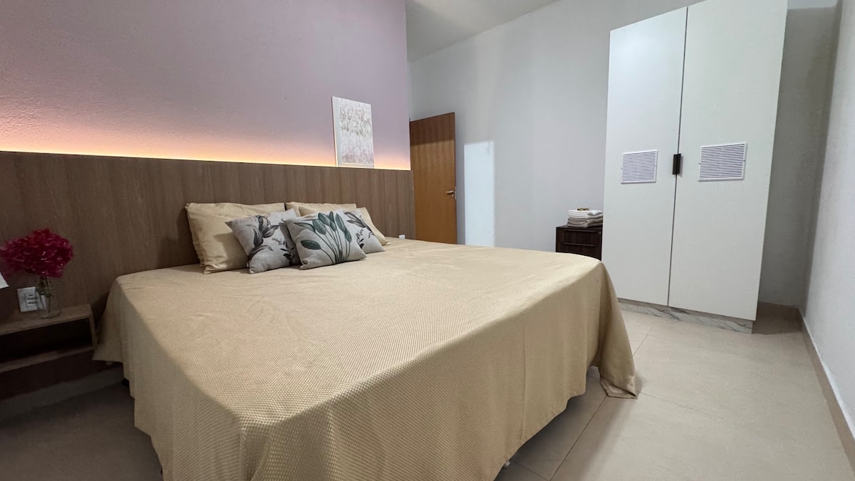 Apartmán Lilac ponúka pohodlie a súkromie pre pár a zahŕňa ďalší matrac pre ďalšiu osobu.