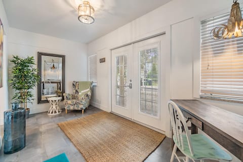 Successful Airbnb property: Pet-Friendly Downtown Cottage One Block to Main St in Safety Harbor