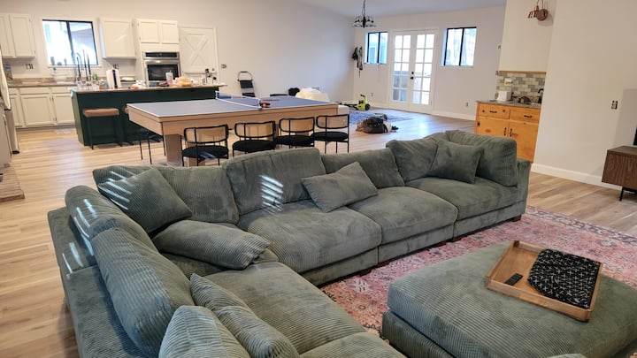 Ellie's Pines Great Room 3br, 2.5 Bath Home! - 派托普湖畔