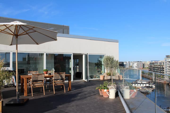Penthouse: Private Rooftop Terrace W. Canal View - Kopenhagen