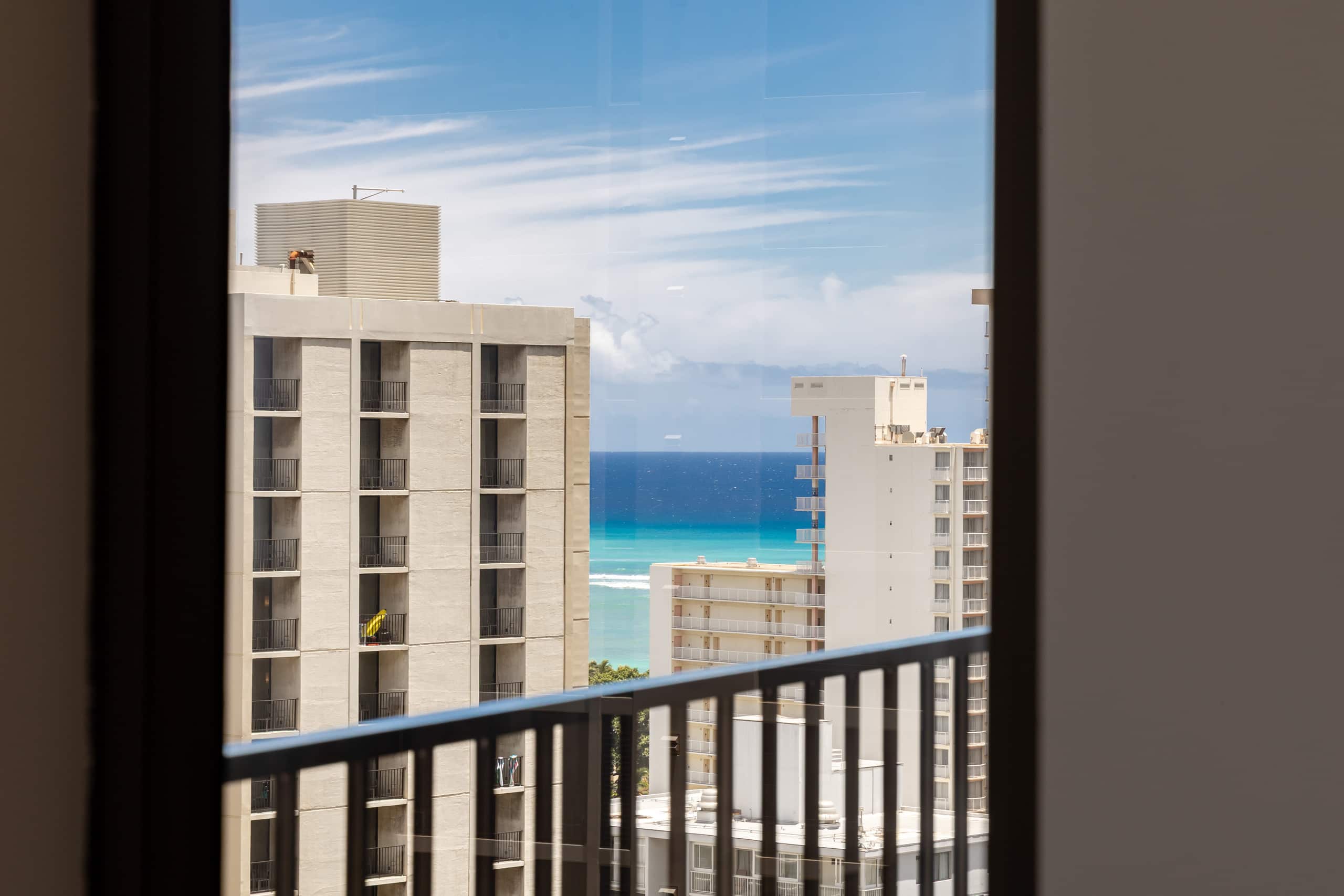 Waikiki condo w/ lanai, views & beach gear - Image 44