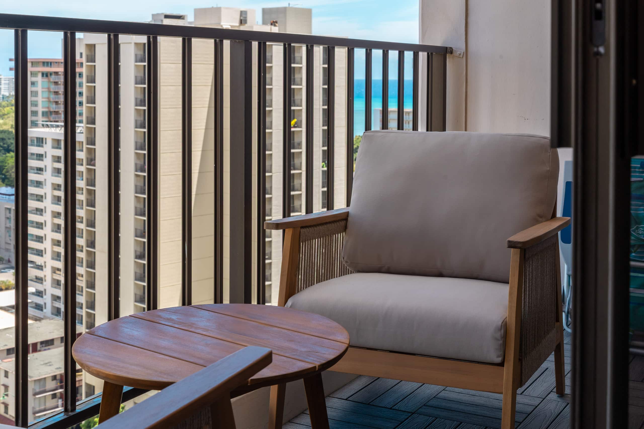 Waikiki condo w/ lanai, views & beach gear - Image 46