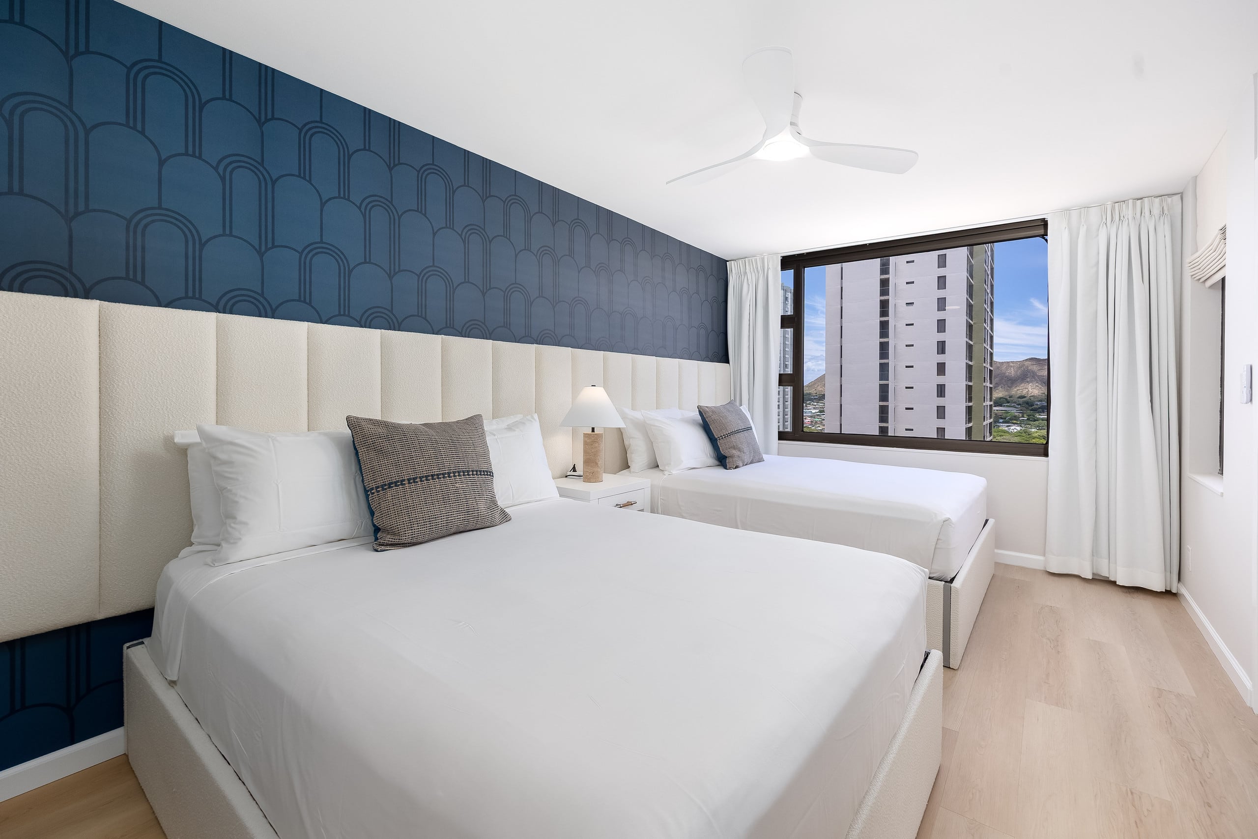 Waikiki condo w/ lanai, views & beach gear - Image 32