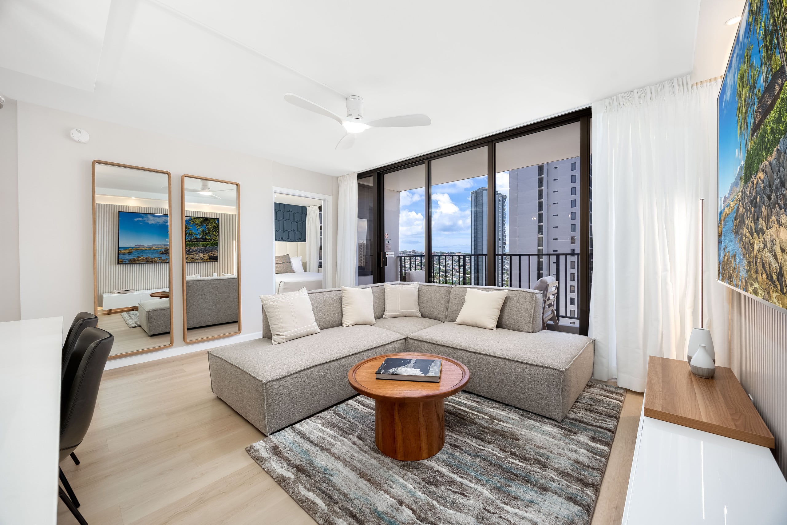 Waikiki condo w/ lanai, views & beach gear - Image 7