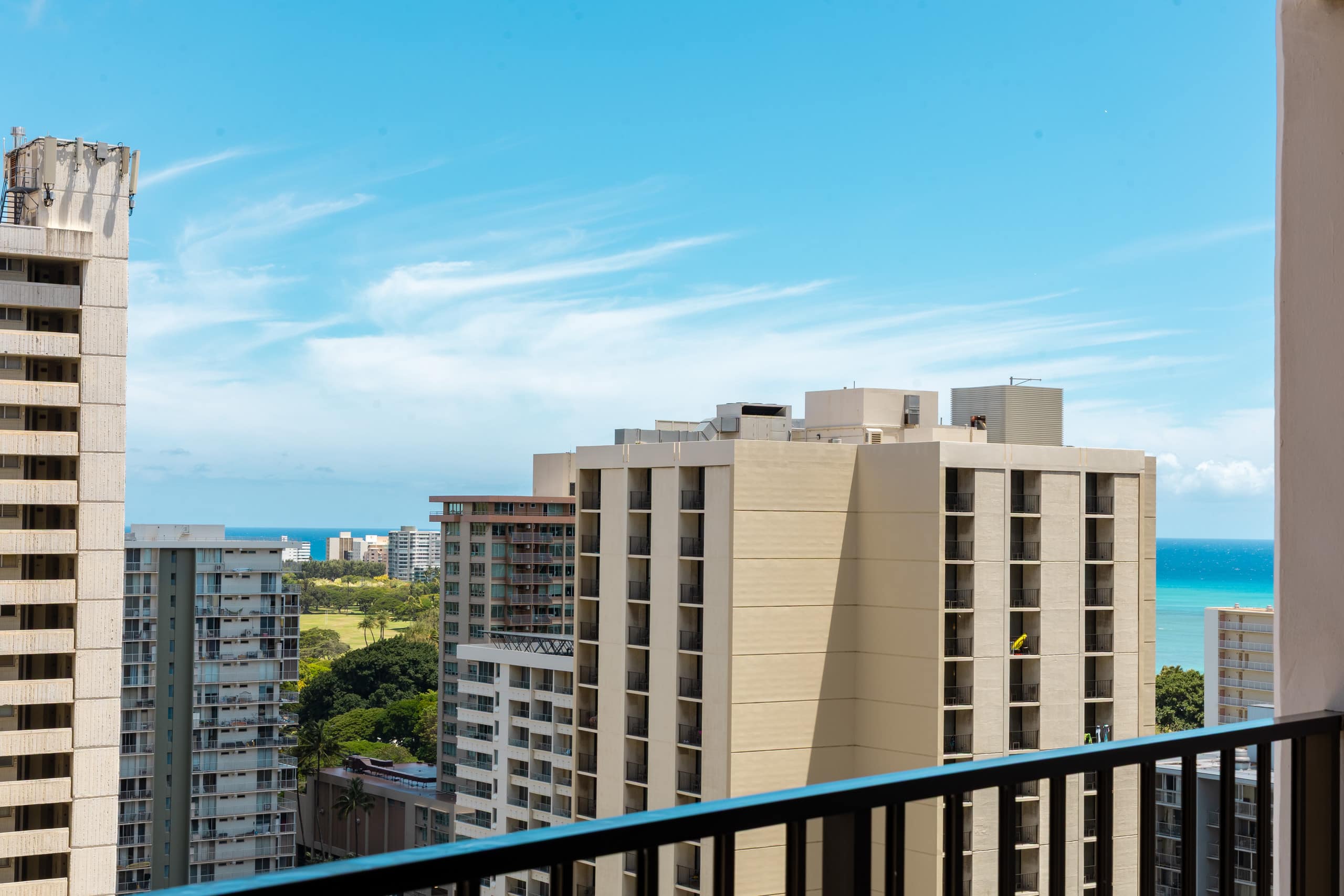 Waikiki condo w/ lanai, views & beach gear - Image 45