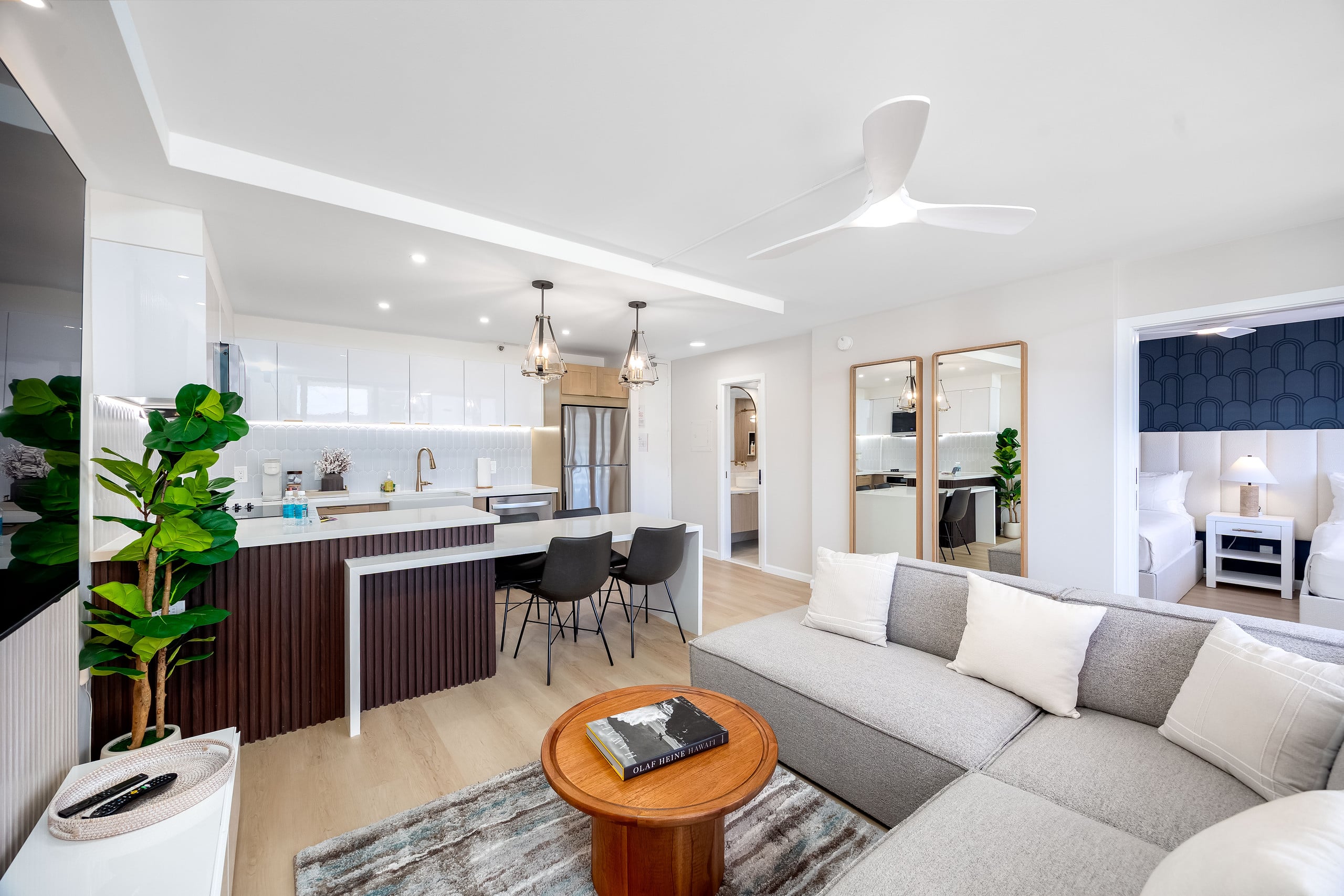 Waikiki condo w/ lanai, views & beach gear - Image 4