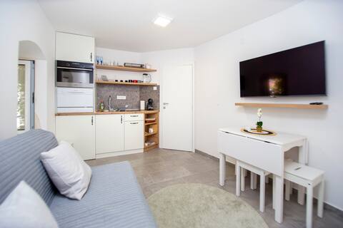 Top Airbnb: Charming Apt • Budva Old Town in Stari Grad