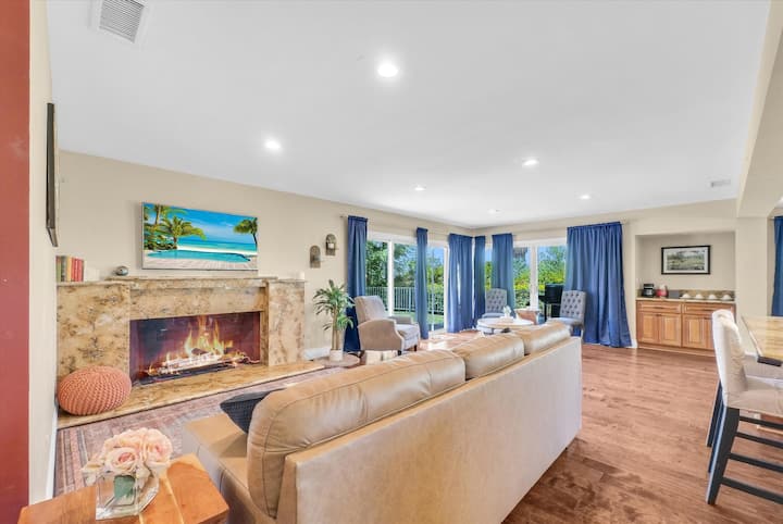 Private Hilltop Retreat · 180° City Light Views - Diamond Bar, CA
