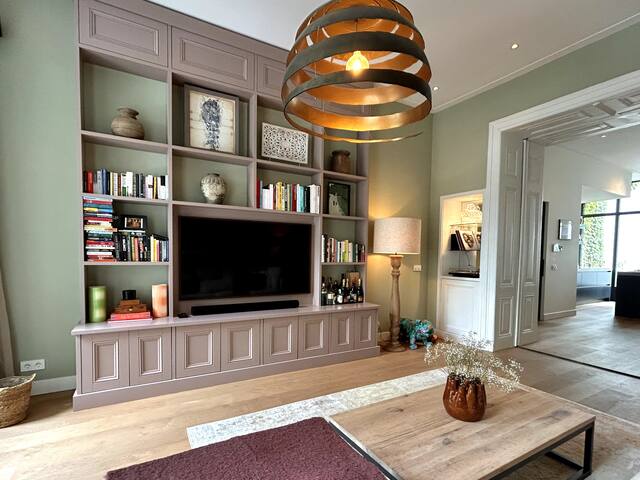 Ruim appartement in de Pijp gallery image 2