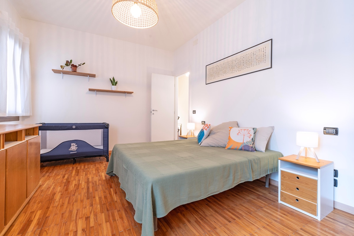 Klimatizácia umiestnená na chodbe medzi izbami
