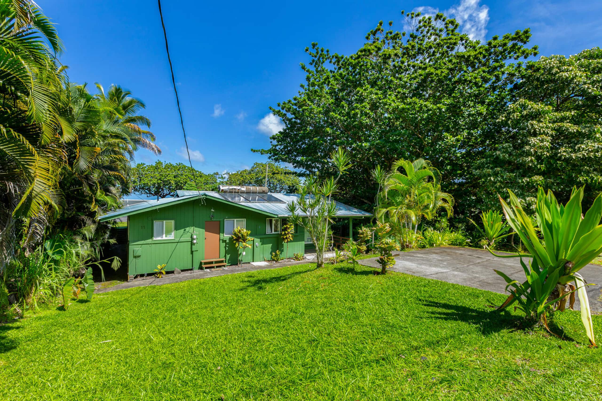 Home in Hilo · ★4.56 · 3 bedrooms · 6 beds · 1.5 private baths - Image 15