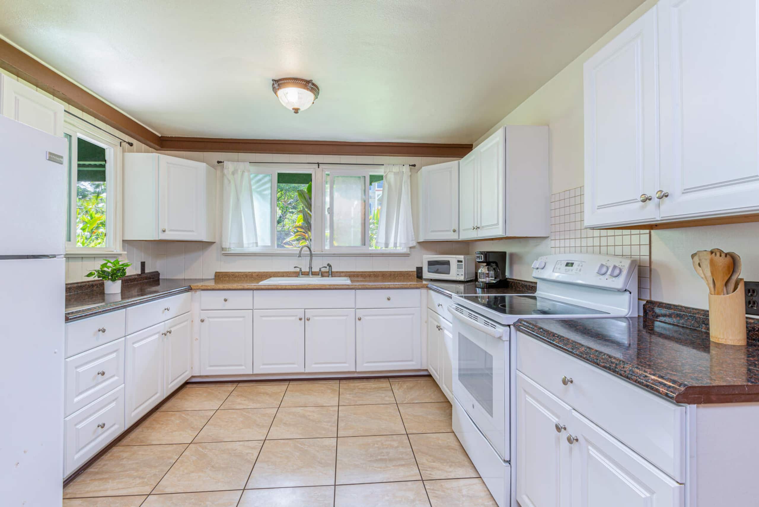 Home in Hilo · ★4.56 · 3 bedrooms · 6 beds · 1.5 private baths - Image 7