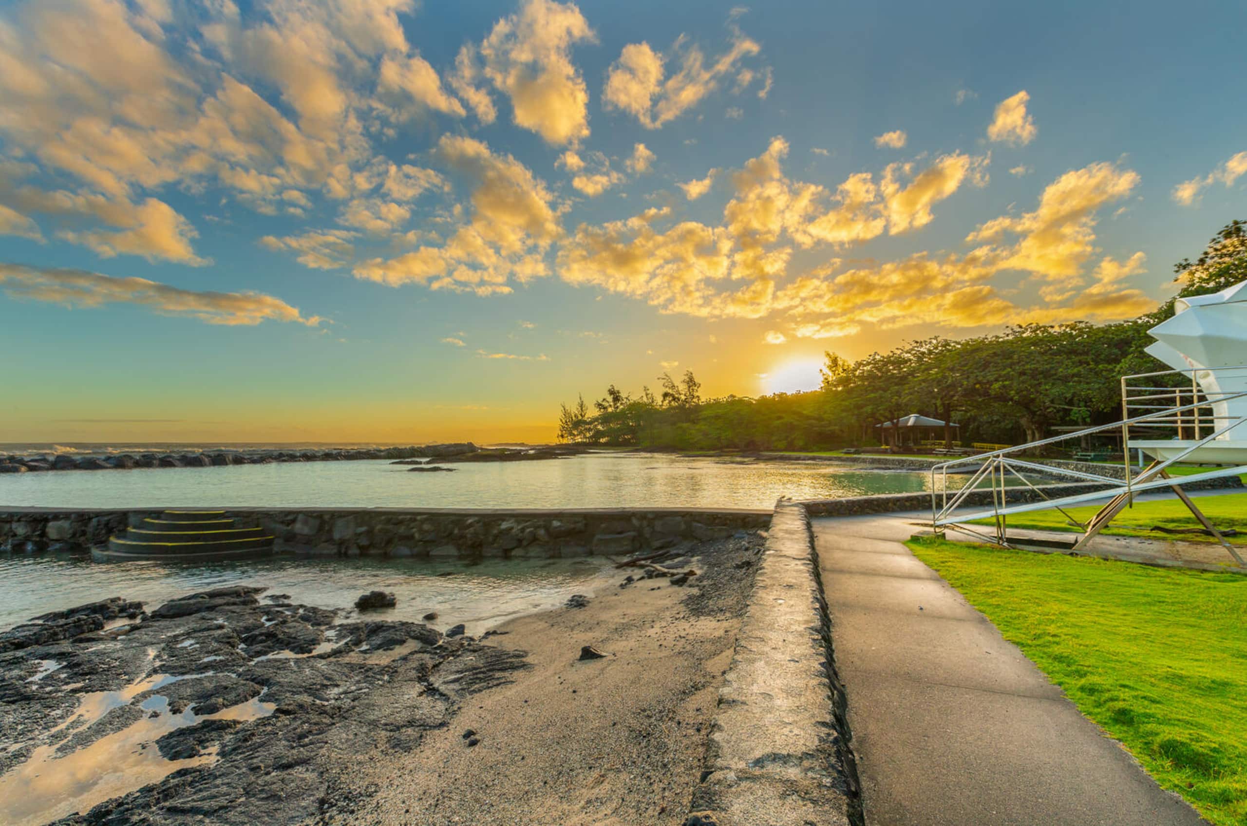 Home in Hilo · ★4.56 · 3 bedrooms · 6 beds · 1.5 private baths - Image 17