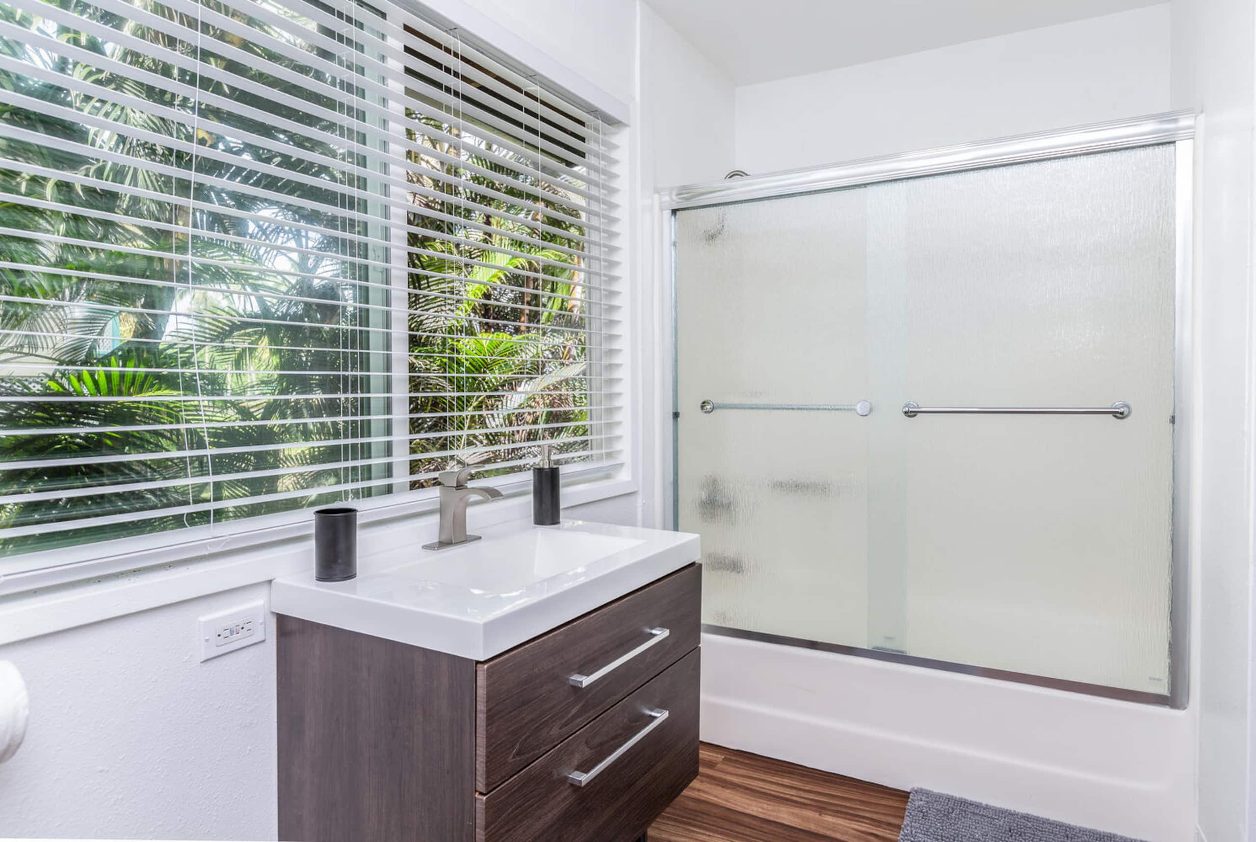 Home in Hilo · ★4.56 · 3 bedrooms · 6 beds · 1.5 private baths - Image 27