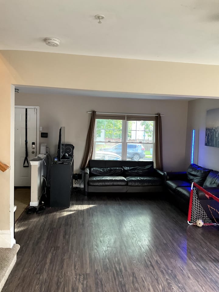 2 Bedroom Townhome W/ Deck & 2.5 Baths - Washington, D.C.
