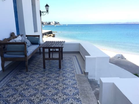 Idisti Villa in Spetses by the sea, top location.