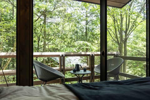 A blue inn where you can feel the four seasons of Ina Valley, embraced by the Southern Alps and the