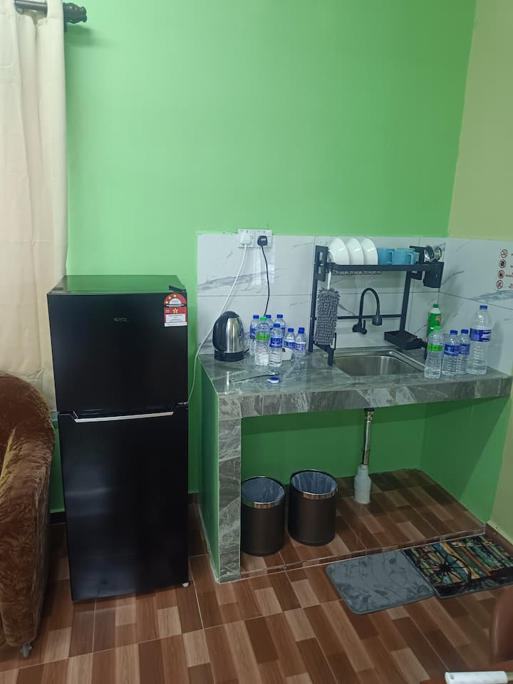Studio Selesa 1km Ke Umpsa (Mirra Mirzas Roomstay) - Pekan