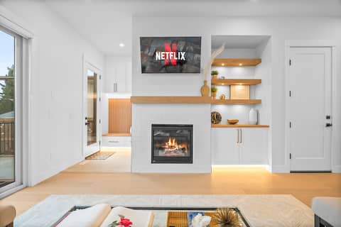 Top Airbnb: RARE | Hot Tub | Lux 3 BR | 1M+ Home Mins to DT in Tuxedo Park