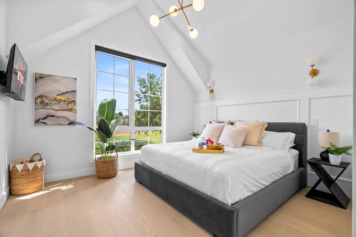 Wake up to big windows, lush views, and natural light pouring in — it’s a vibe 

