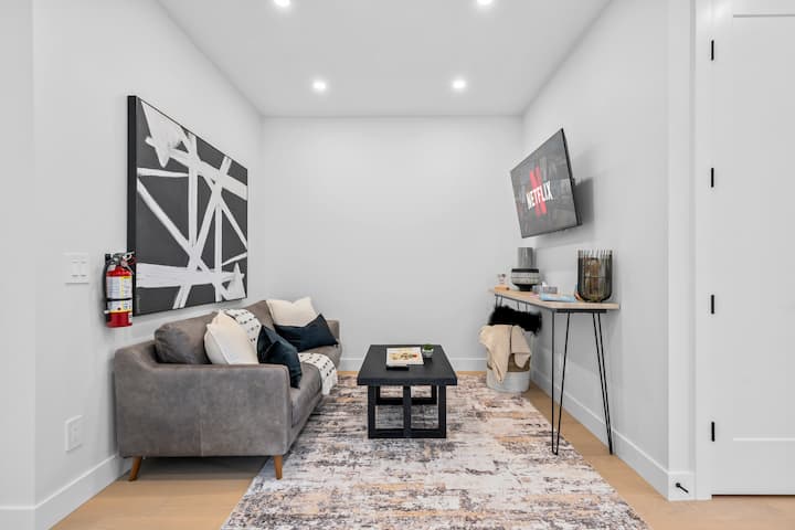 Private lounge with chill seating, perfect for late-night binge sessions or a quiet workspace ☕️


