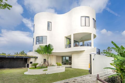 4 Bedroom Luxury Villa in Kedungu-Tabanan