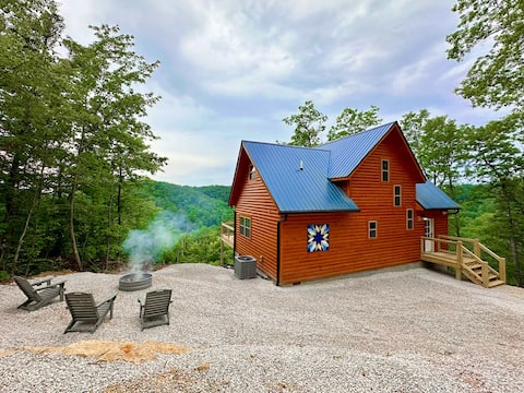 Blue Haven - Sweeping Views, Hot Tub, WI-FI