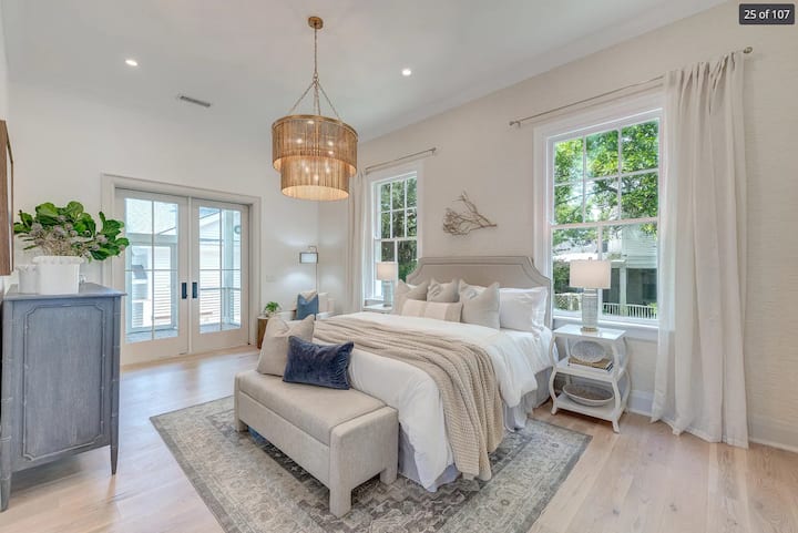 Suite principale de 1100 pi² avec chambre et coin lecture