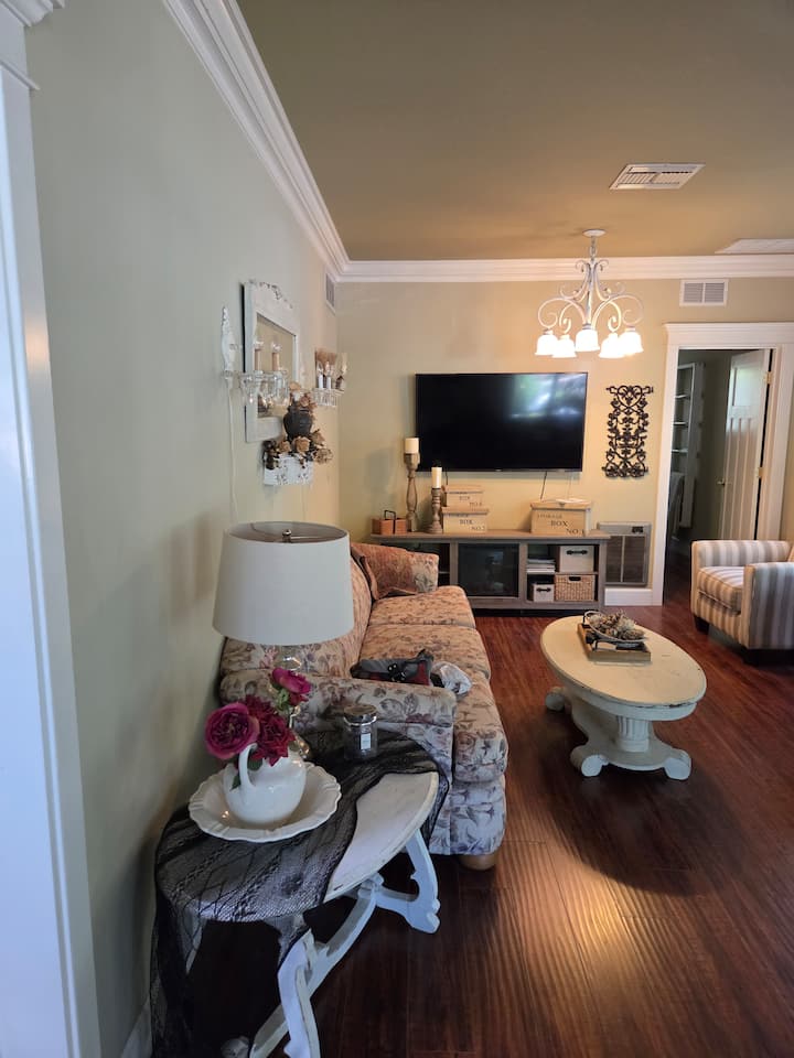 Rose Garden Cottage - Kernville, CA