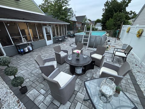 Easy Stay NJ Backyard Pool &
30 Min to Manhattan