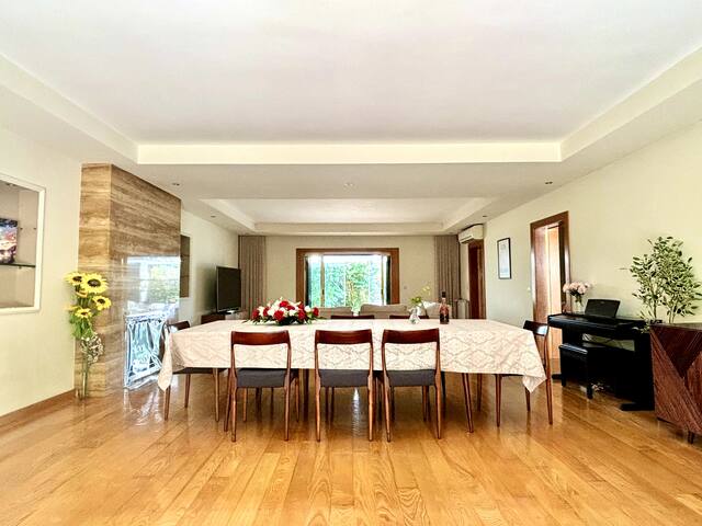 10 Pax/ 5 Rooms Vila/Beach 10 Mins/Party Available gallery image 2