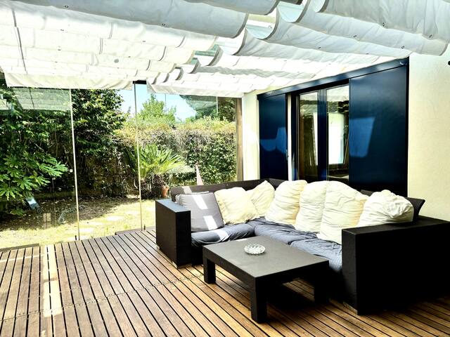 10 Pax/ 5 Rooms Vila/Beach 10 Mins/Party Available gallery image 5