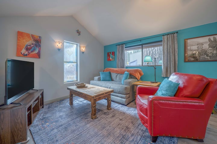 Hot Tub Right In Midtown! - Ruidoso, NM