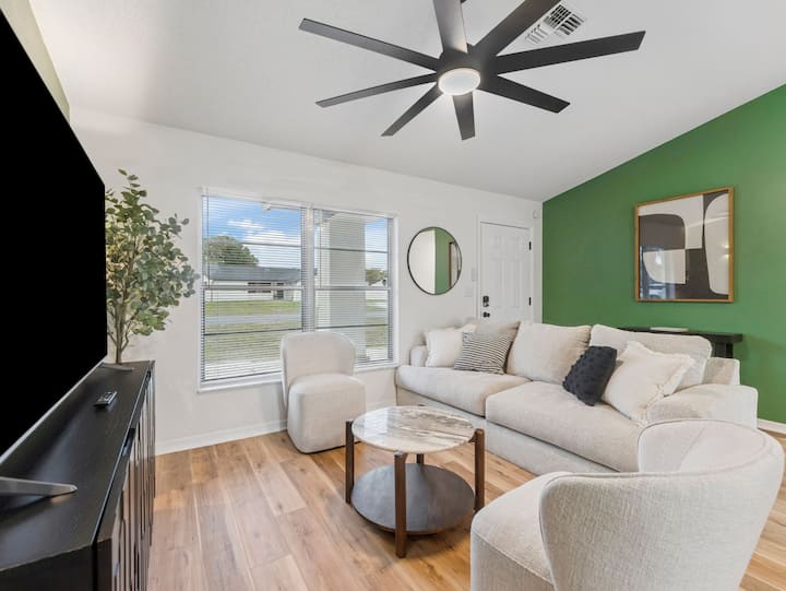 Green Modern Hideout| Pool | Sleeps 12 - Spring Hill, FL
