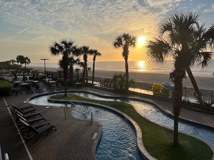 Pet Friendly 2 Bedroom Oceanfront Free Waterpark - Surfside Beach, SC