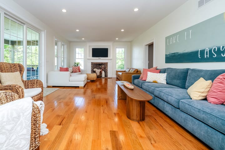 Luxury Lake Escape | Hot Tub-pool-pure Relaxation - South Haven, MI
